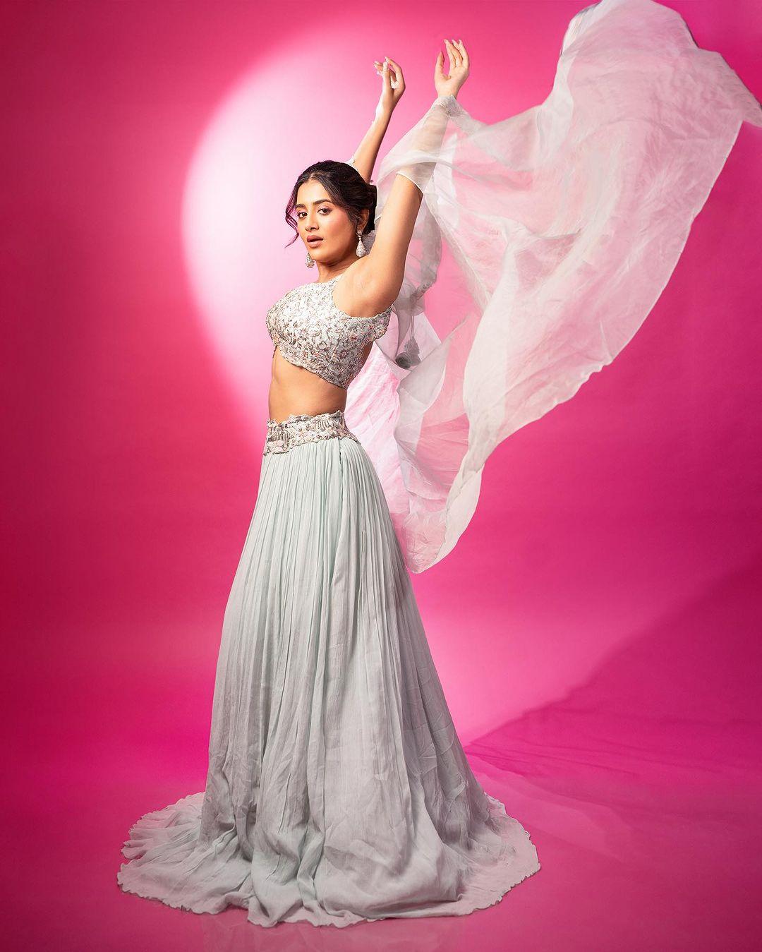 Bollywood actress photos | Rashi singh glamorous and cute stills