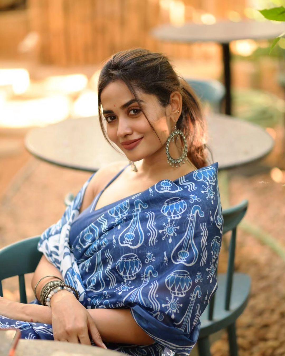 Cute and sexy photos | Teju Ashwini in sleeveless hot and sexy stills