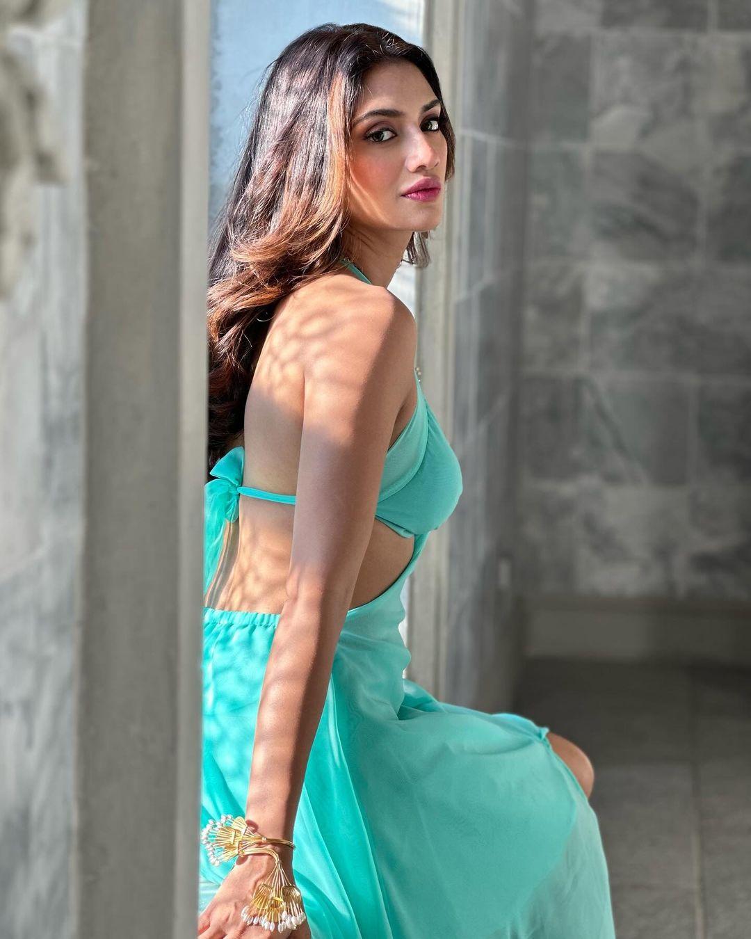 Exclusive hot photos | Nusrat Jahan exposing very glamorous photos