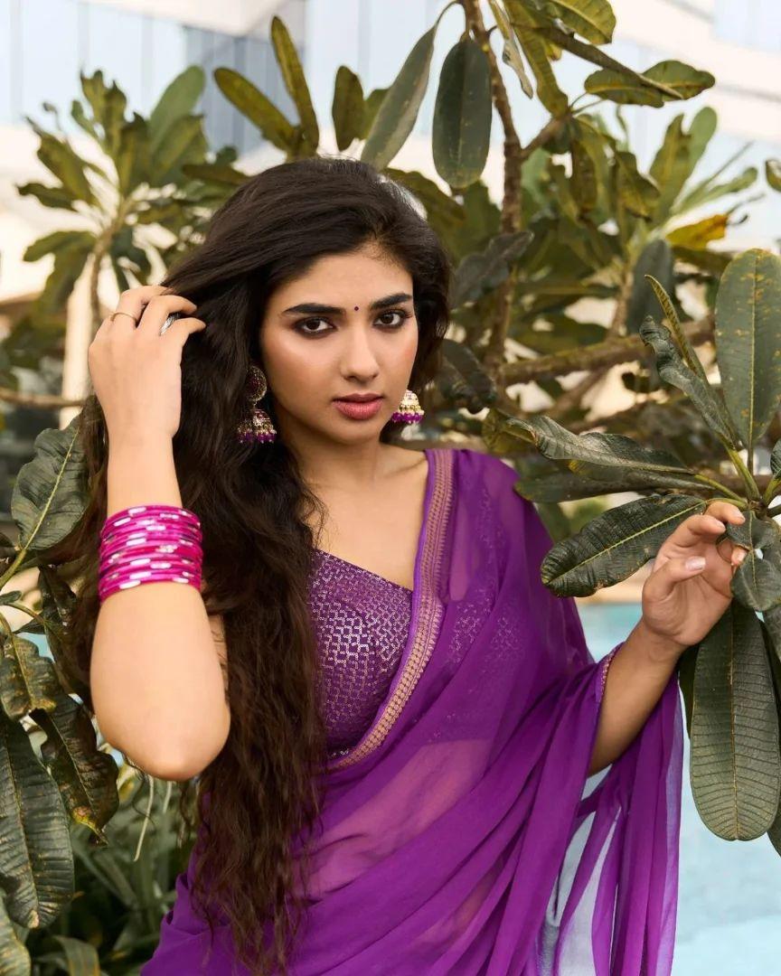 Glamorous and cute stills | Pragya Nagra looking very glamorous and cute stills