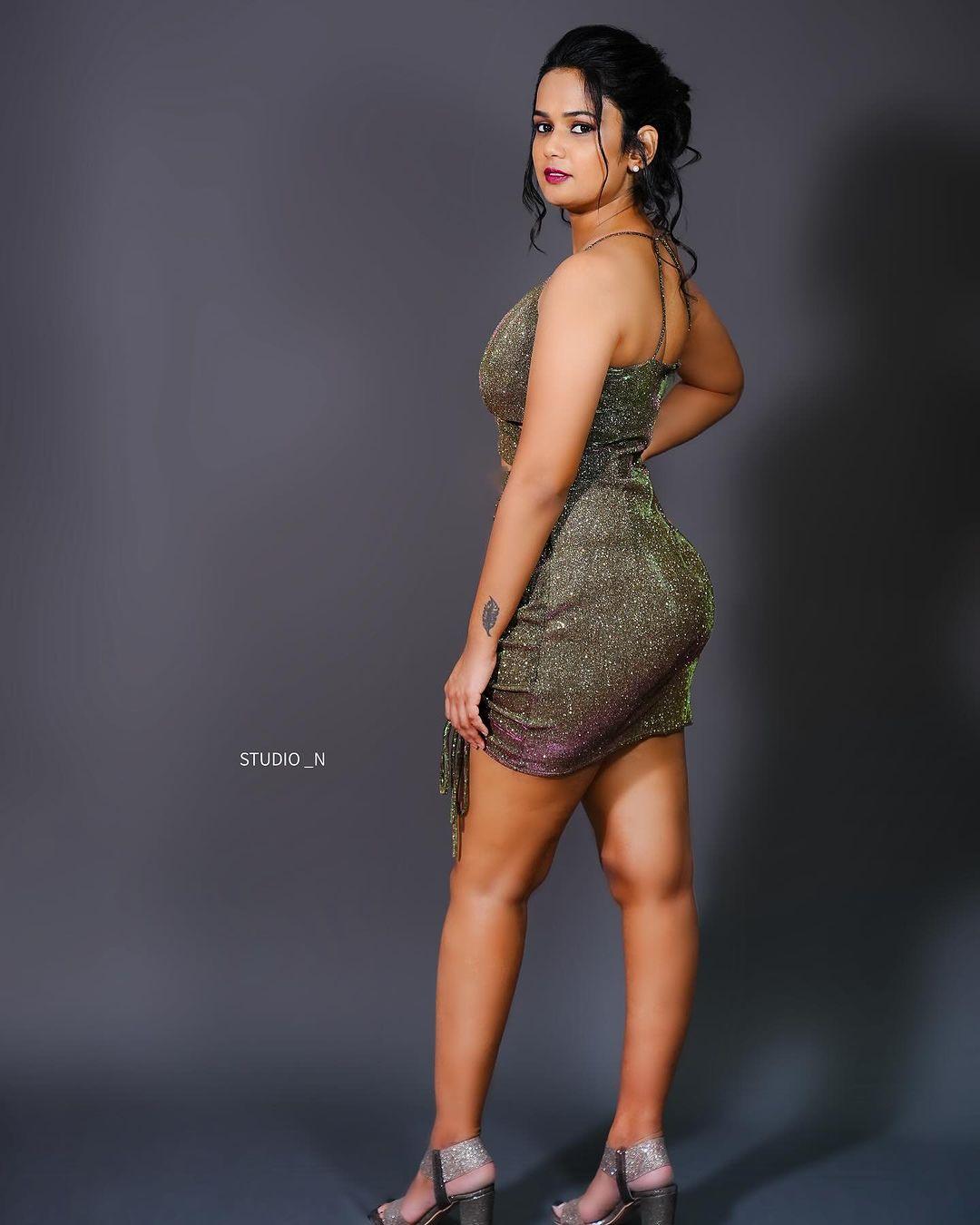 Cute and sexy stills | Ariyana Glory Glamorous and sexy exposing photos