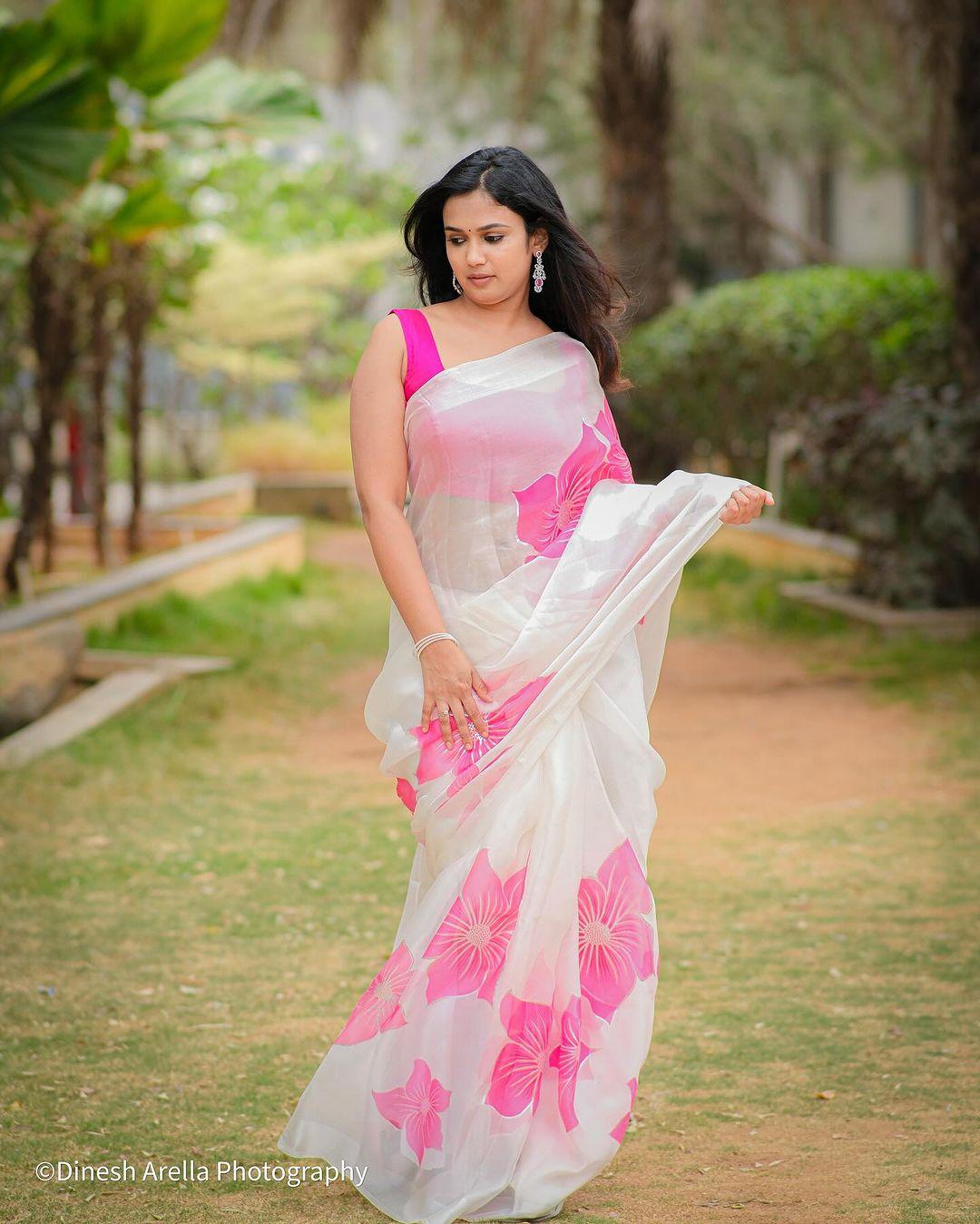 Exclusive hot and sexy stills | Ariyana Glory saree hot and spicy photos