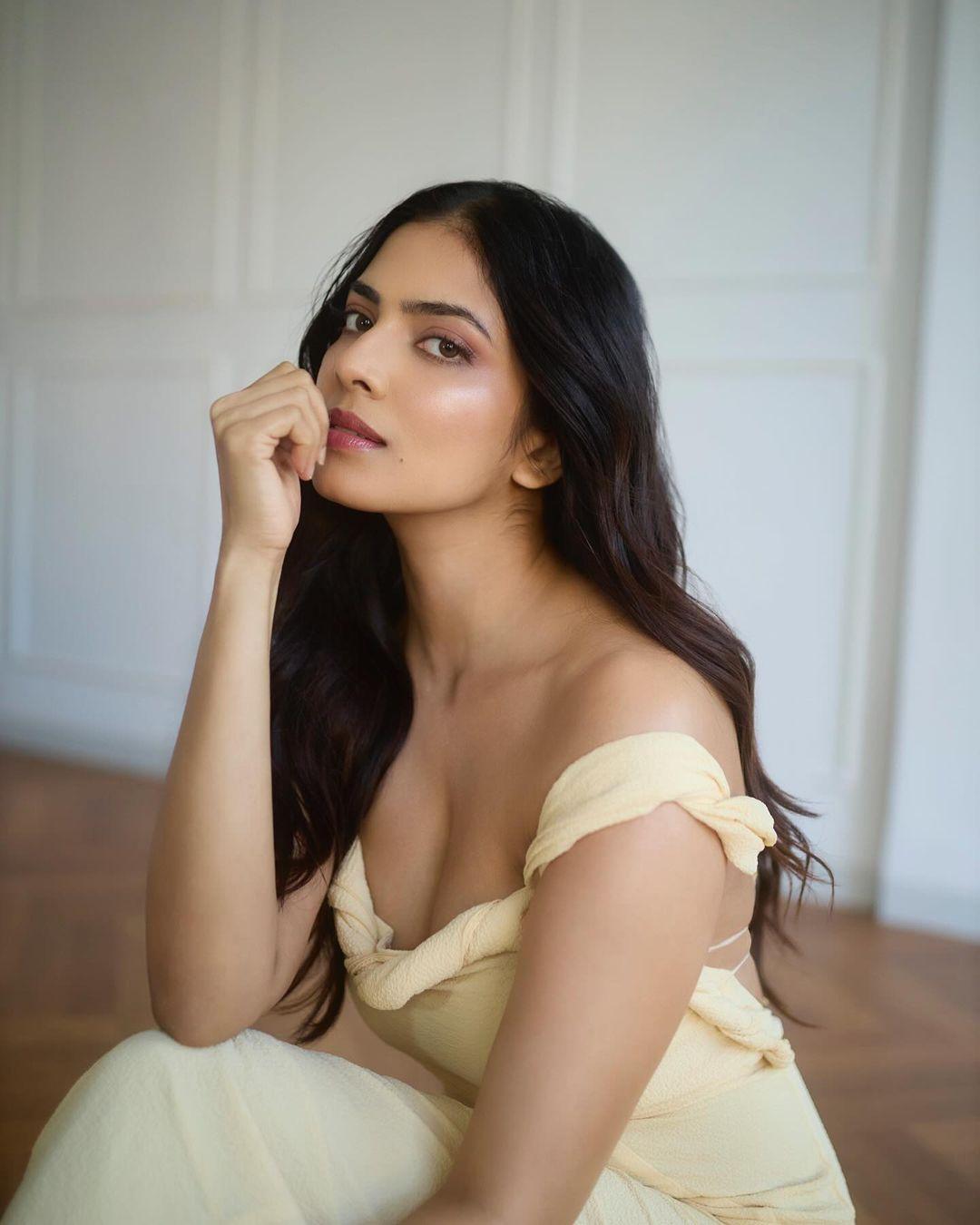 Exclusive hot photos | Malavika Mohanan exclusive hot and seductive photos