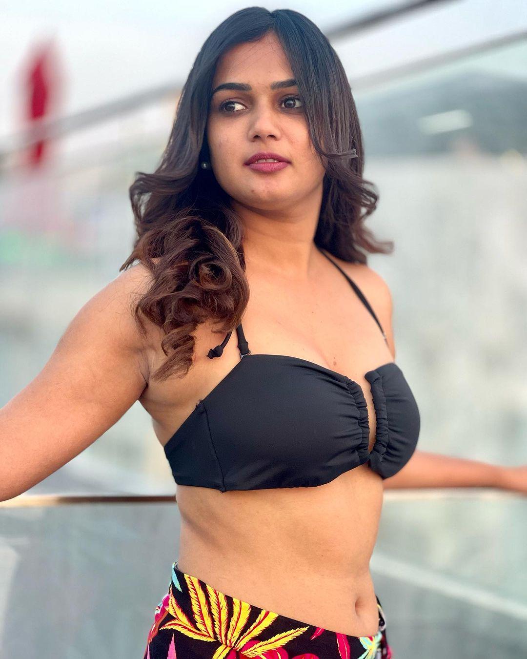 Hot and sexy stills| Ariyana Glory exclusive hot and sexy photoshoot