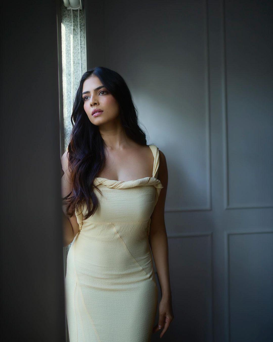 Hot and sexy stills | Malavika Mohanan exclusive hot and seductive photos