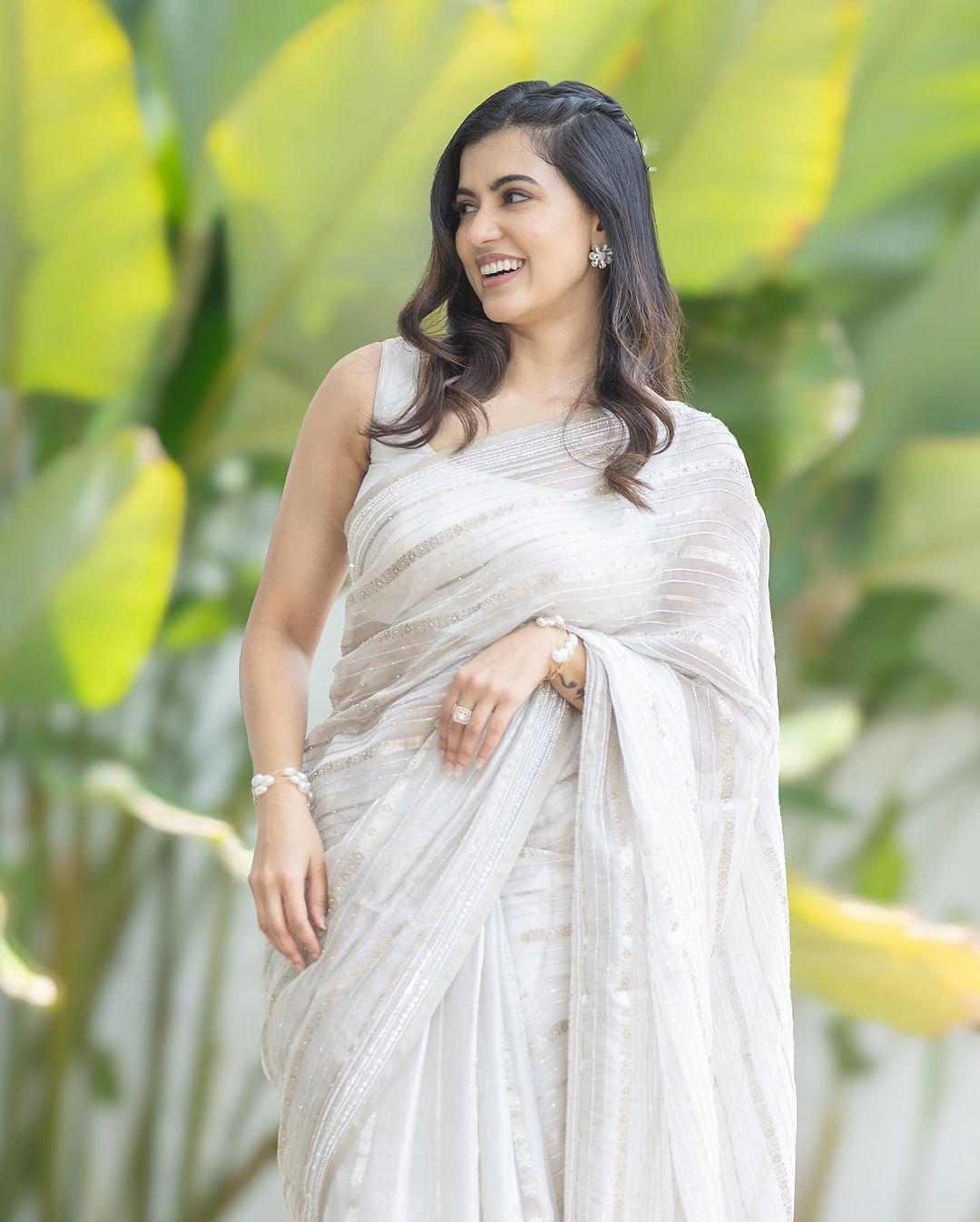 South Indian actress hot photos |Anju Kurian in white saree exclusive hot photos