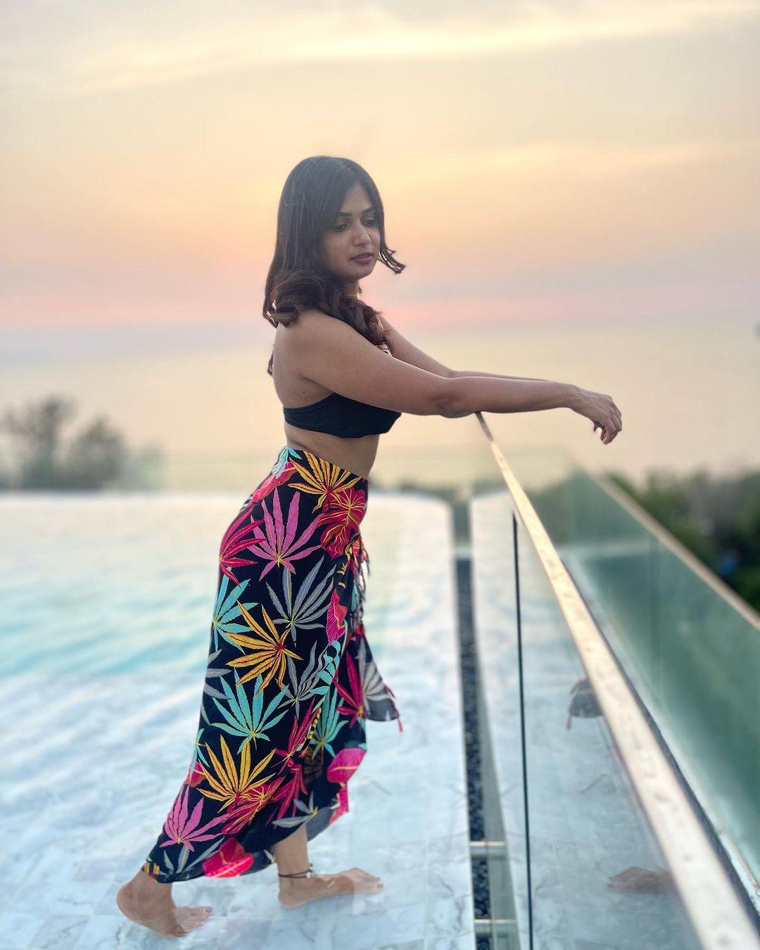 Telugu actress hot | Ariyana Glory exclusive hot and sexy photoshoot