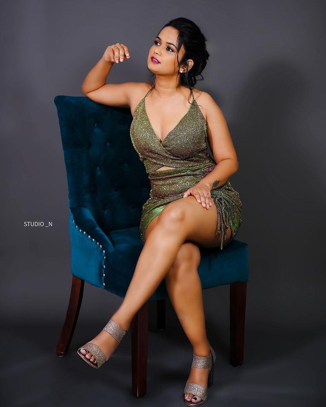 Telugu actress hot photos| Ariyana Glory Glamorous and sexy exposing photos