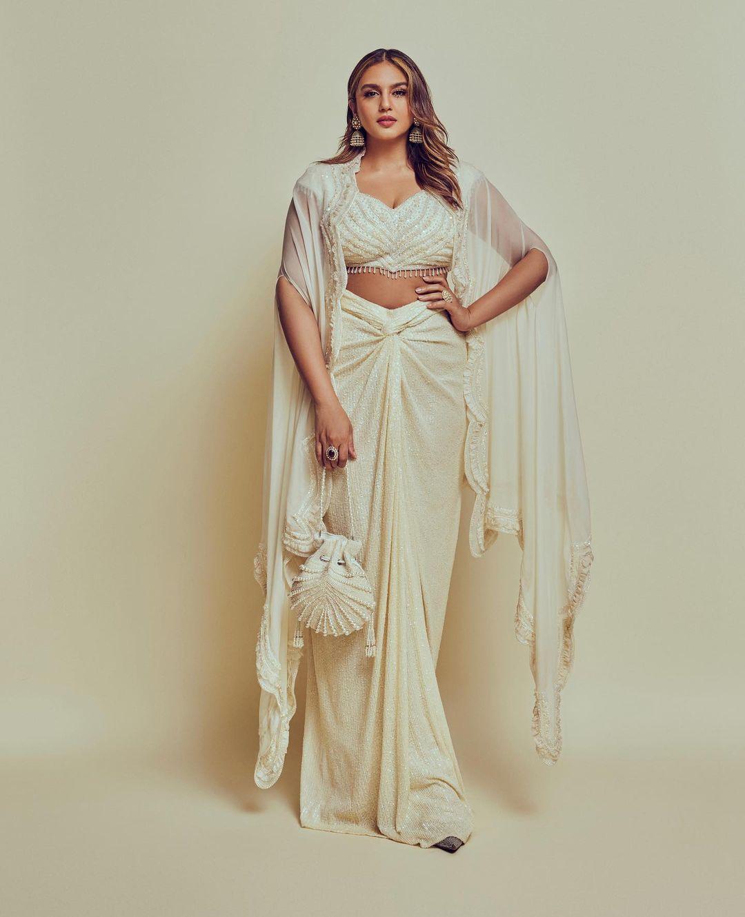 Bollywood actress photos| Huma Qureshi exposing cleavage hot photos gallery