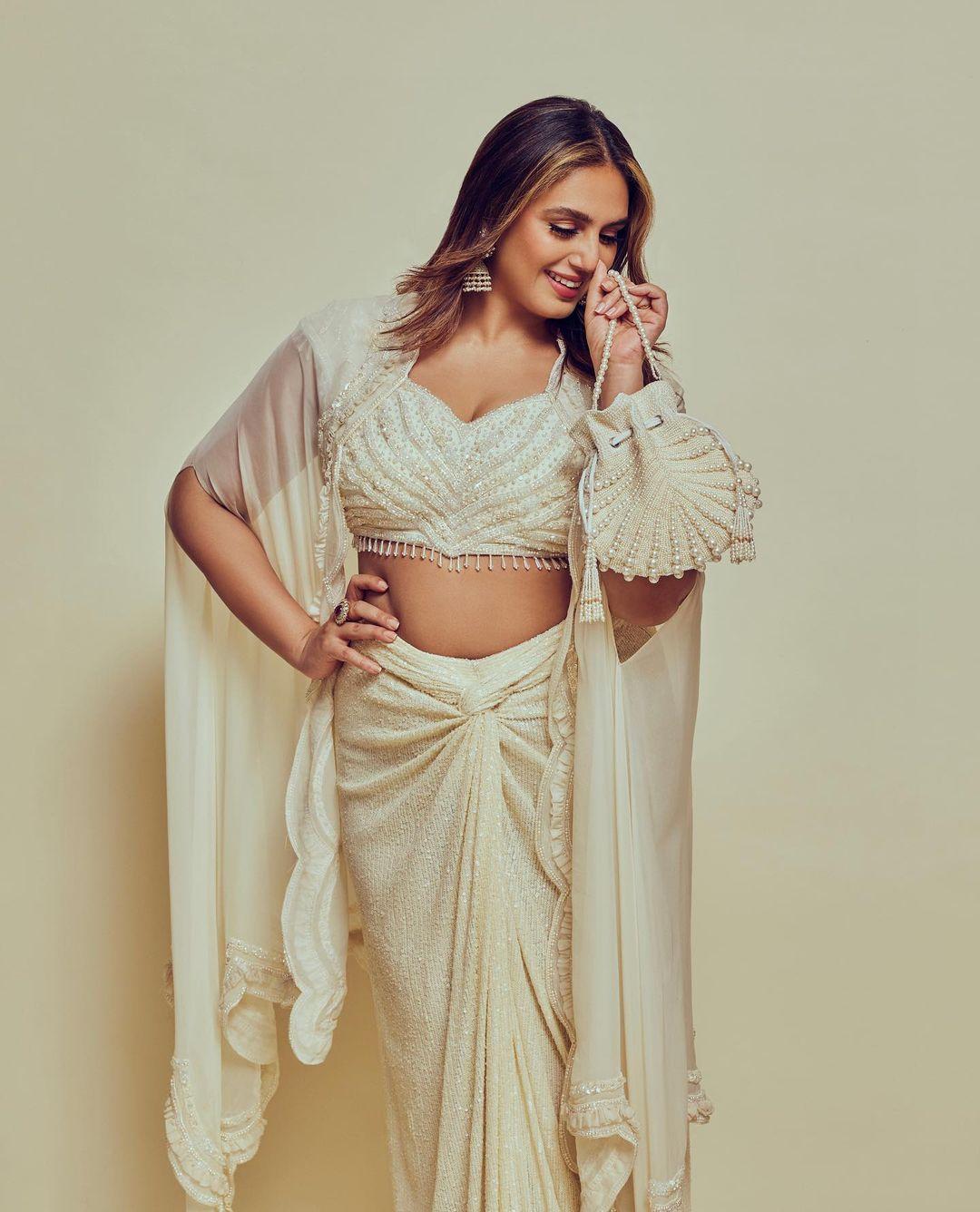 Glamorous hot photos| Huma Qureshi exposing cleavage hot photos gallery