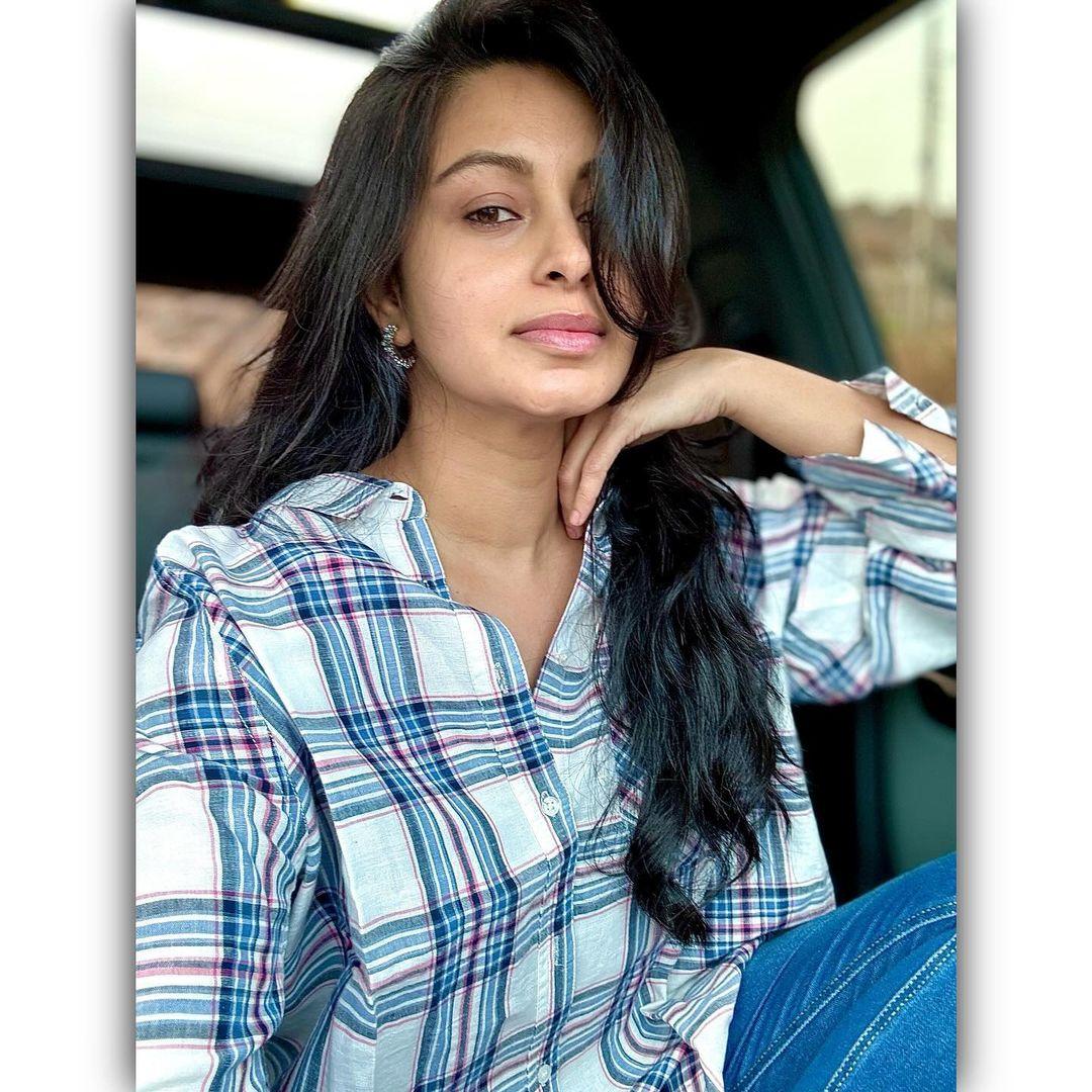 Beautiful actress photos | Abhinaya looking very glamorous and cute stills