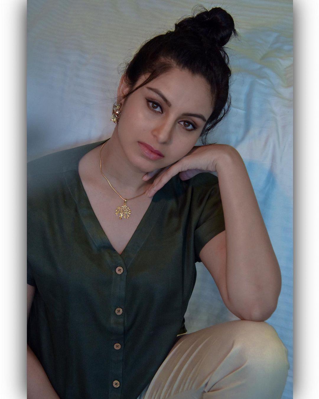 Glamorous and cute stills | Abhinaya beautiful and cute photos gallery