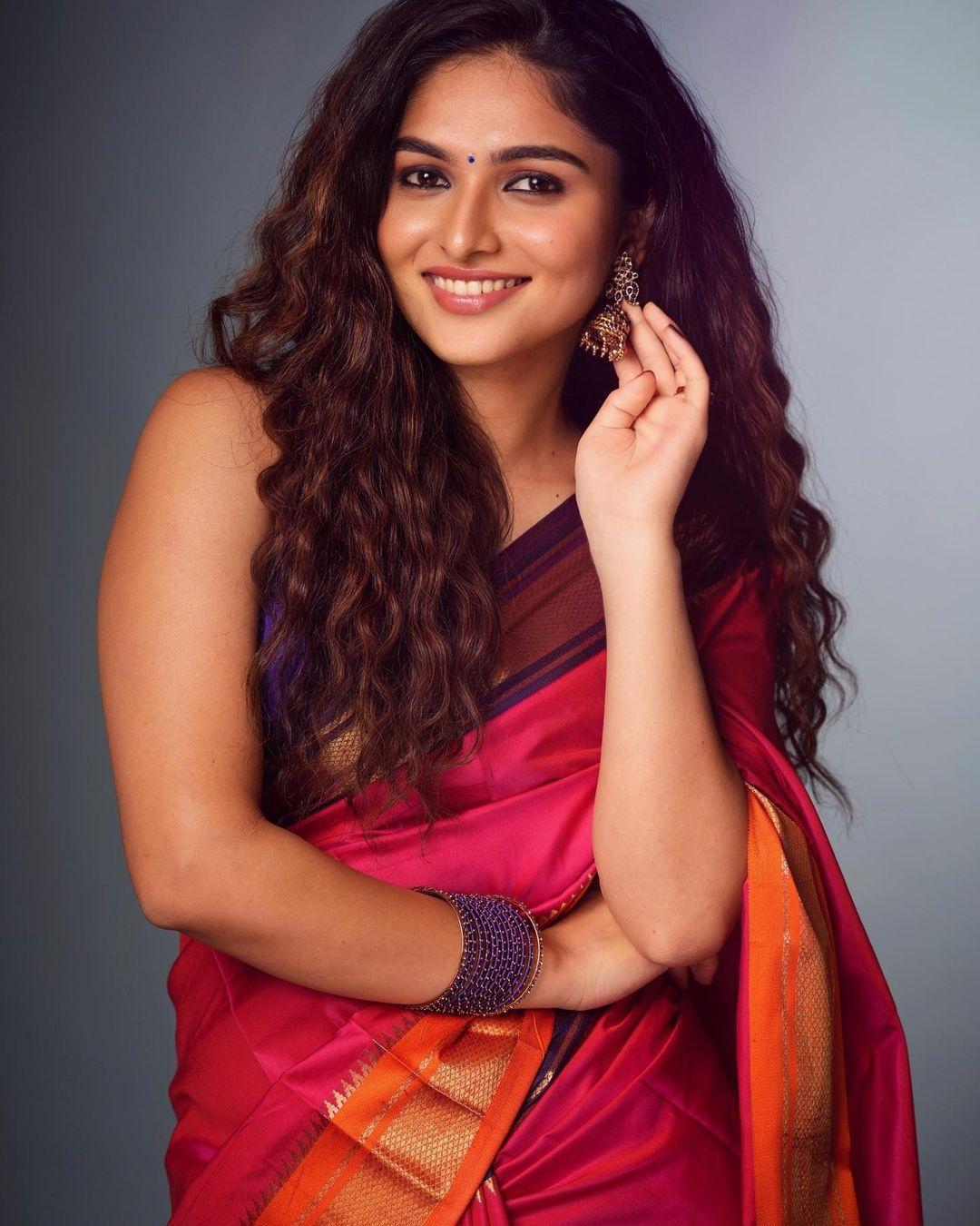 Exclusive hot| Kayadu Lohar looking very glamorous in saree
