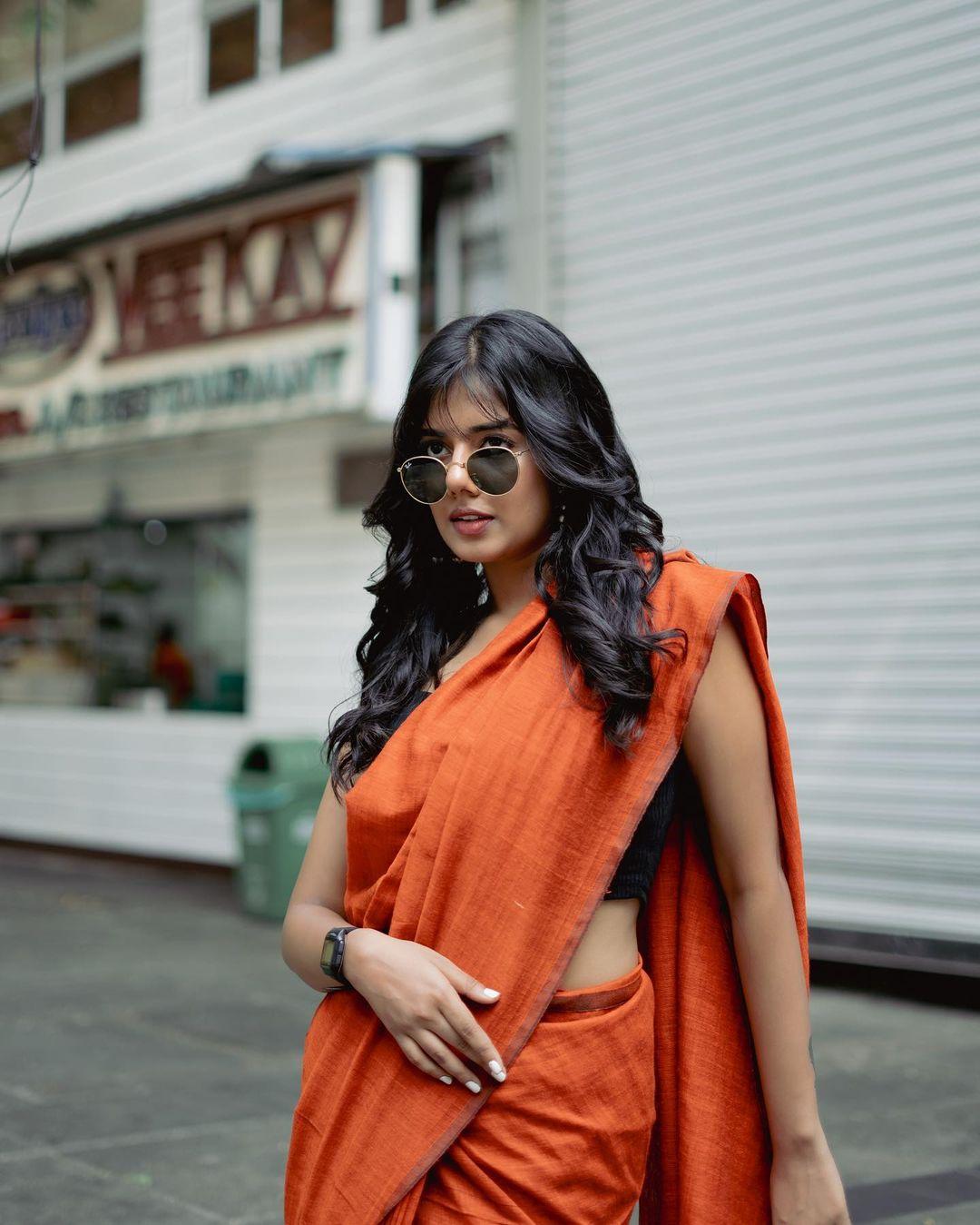 Beautiful actress photos | Akshaya Udayakumar in saree exposing photos