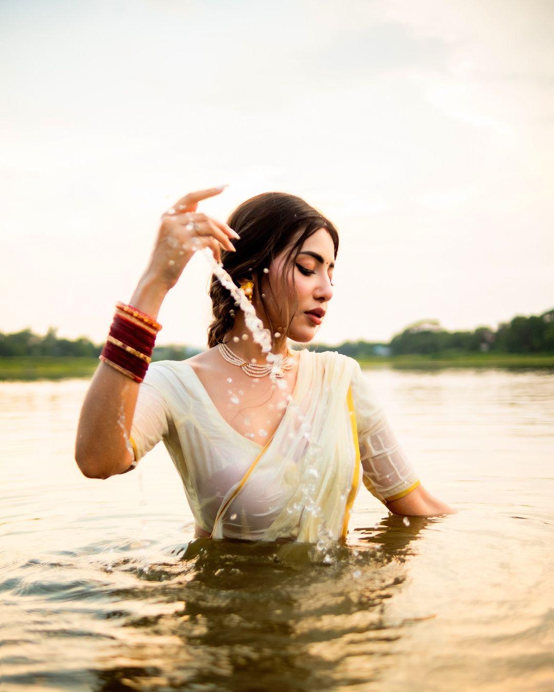 Bollywood glamorous photos| Samonty Shoumi exclusive saree hot photos gallery