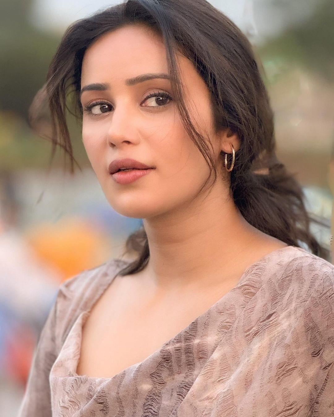 Exclusive hot photos| Simran Gupta looking very beautiful photos