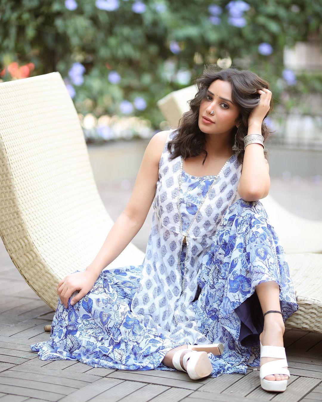 Exclusive hot photos| Simran Gupta stylish and beautiful photos