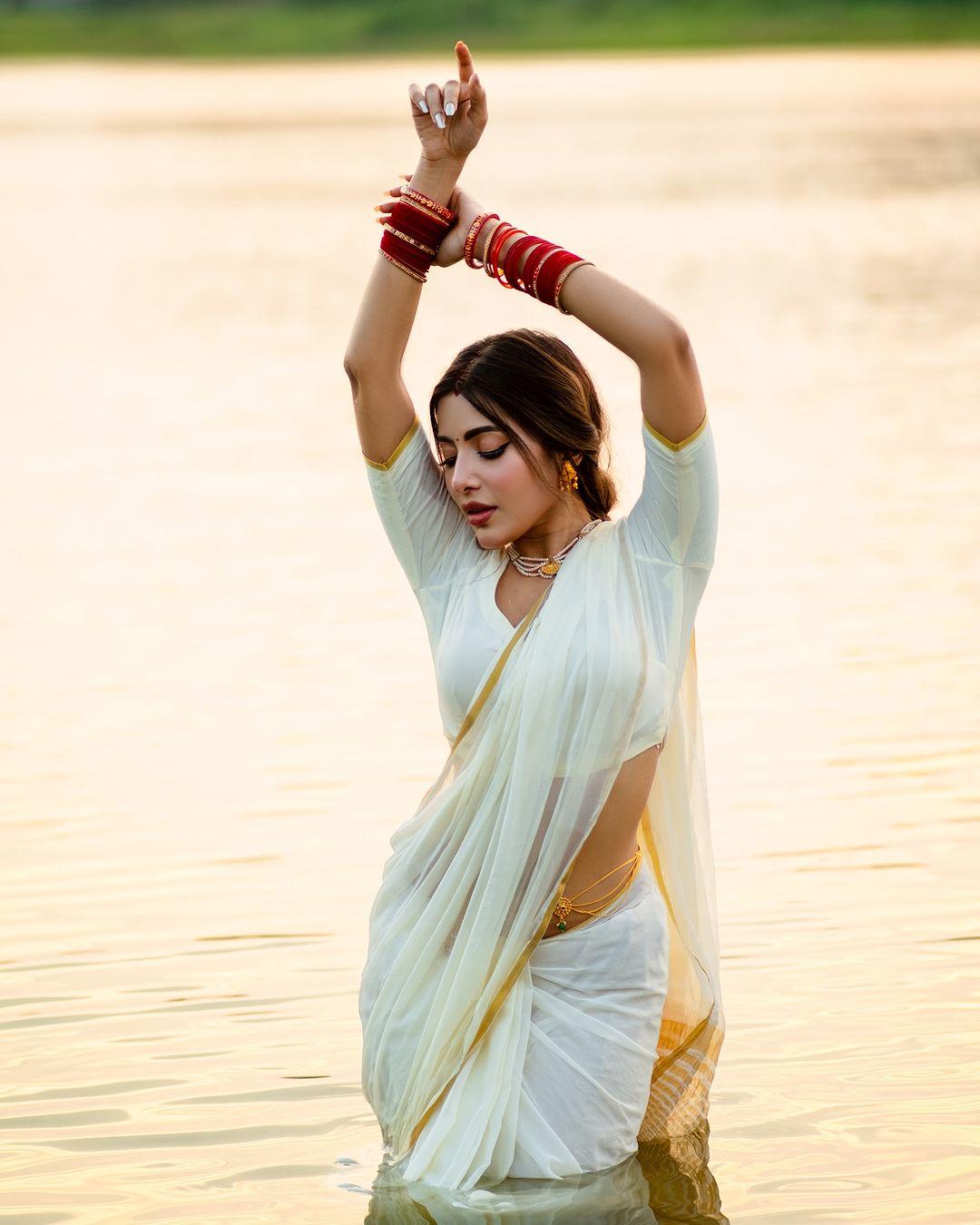 Exclusive photos | Samonty Shoumi exclusive saree hot photos gallery