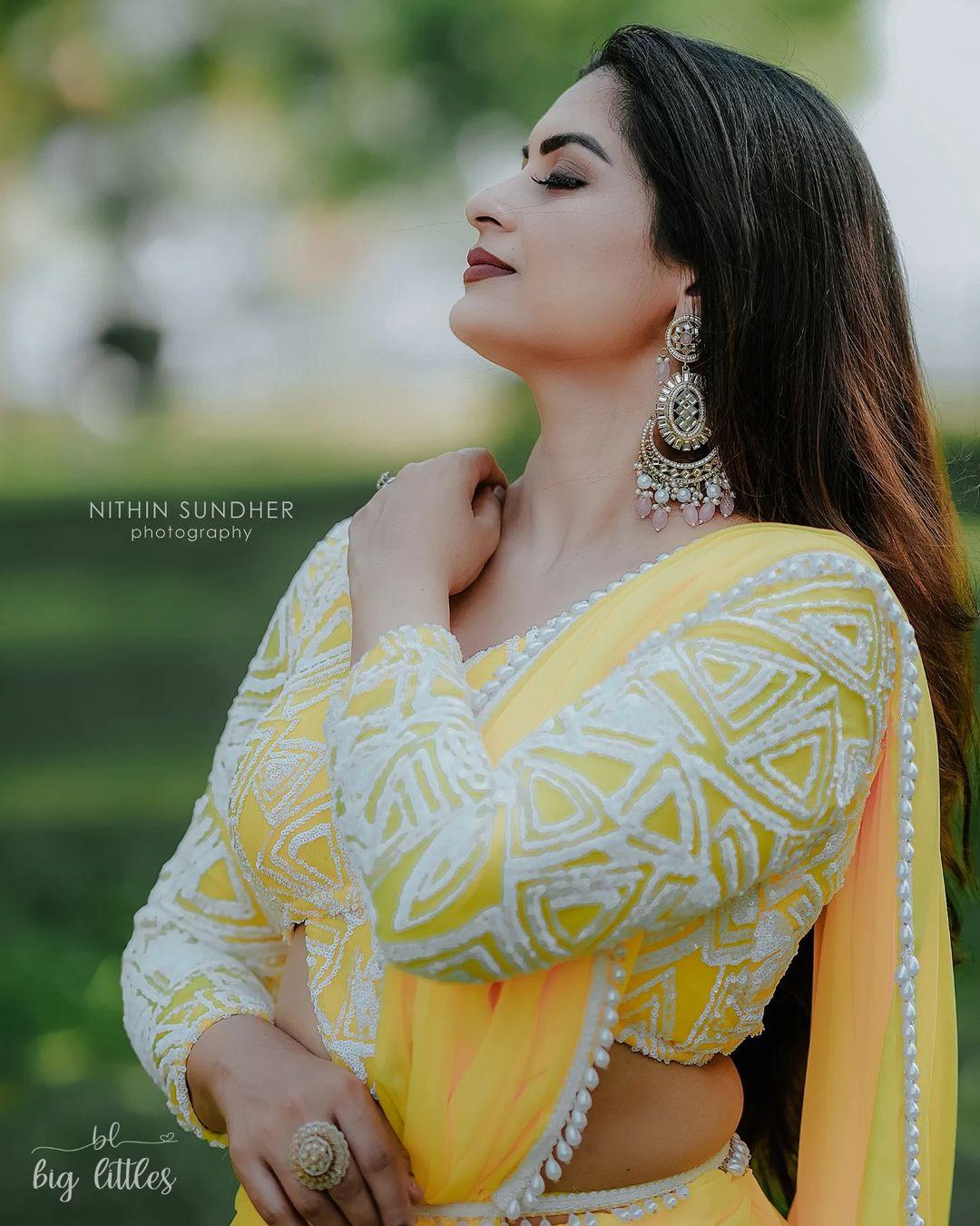 Glamorous photos | Sruthi Lakshmi exclusive hot photos in yellow transparent saree