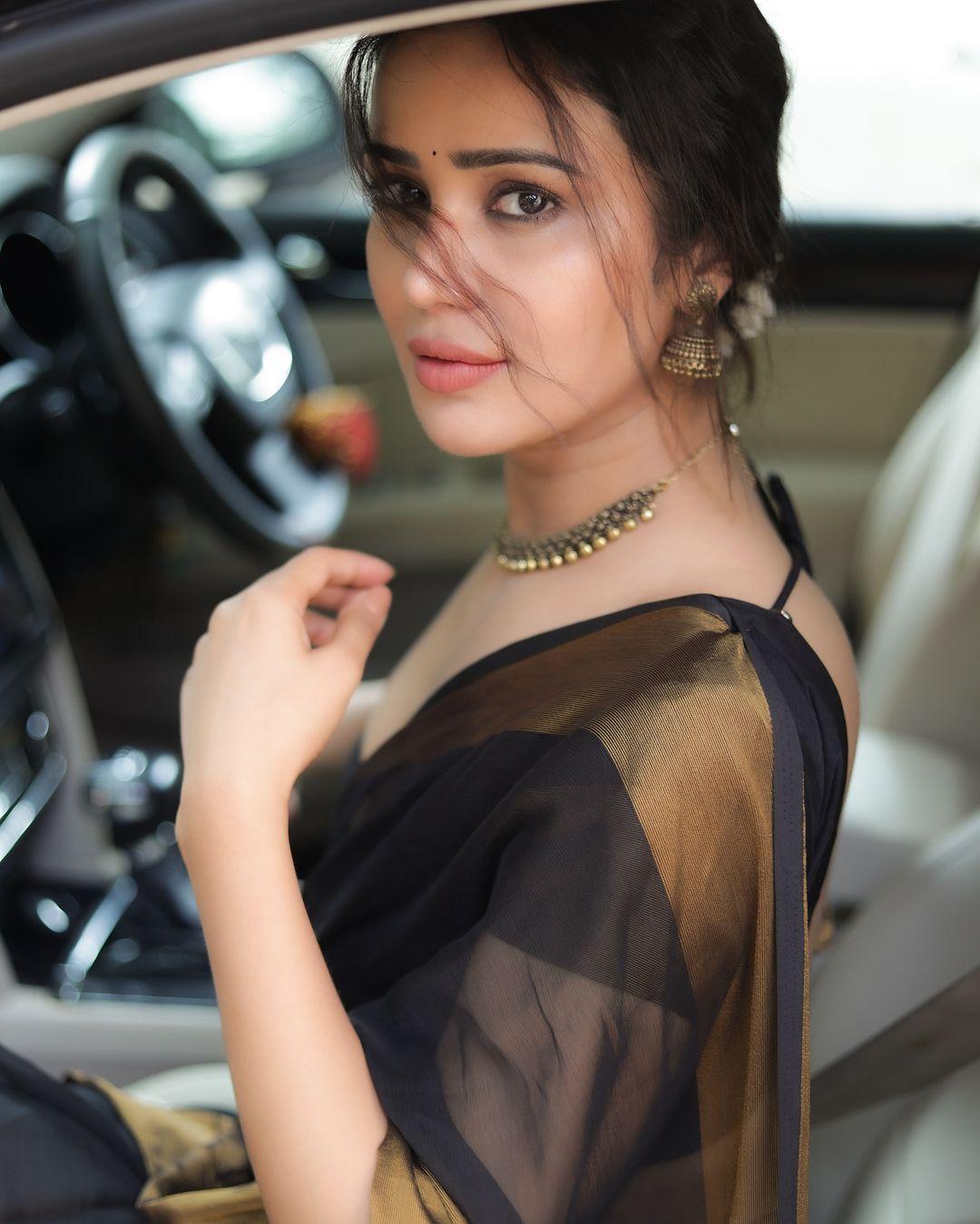 Sexy actress photoshoot |Simran Gupta in black saree exclusive photos