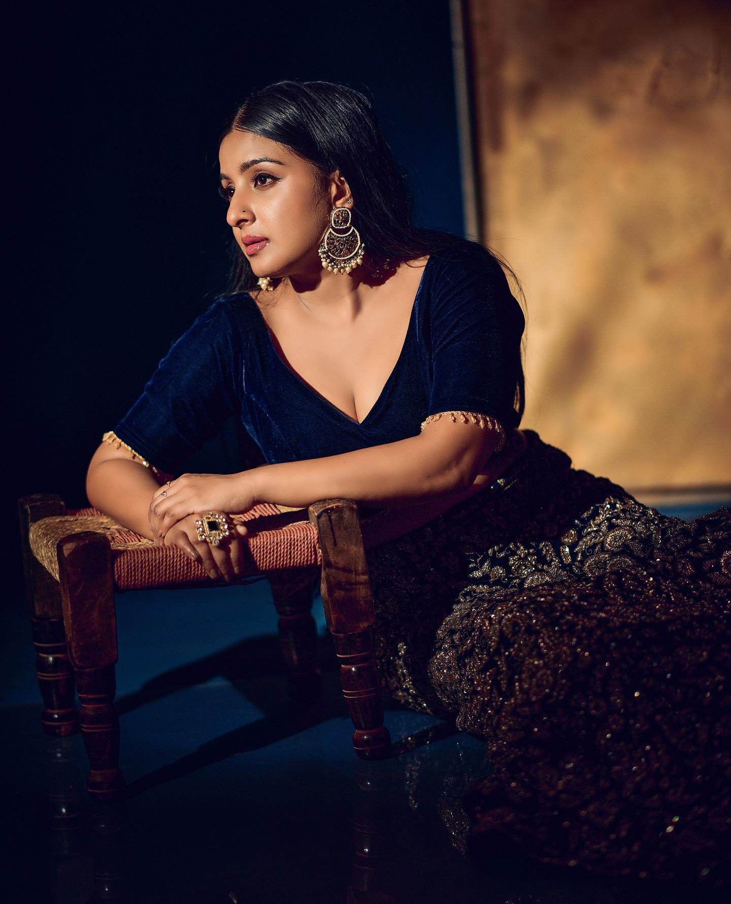 Exclusive hot photos | Alphy Panjikaran exposing cleavage hot photos
