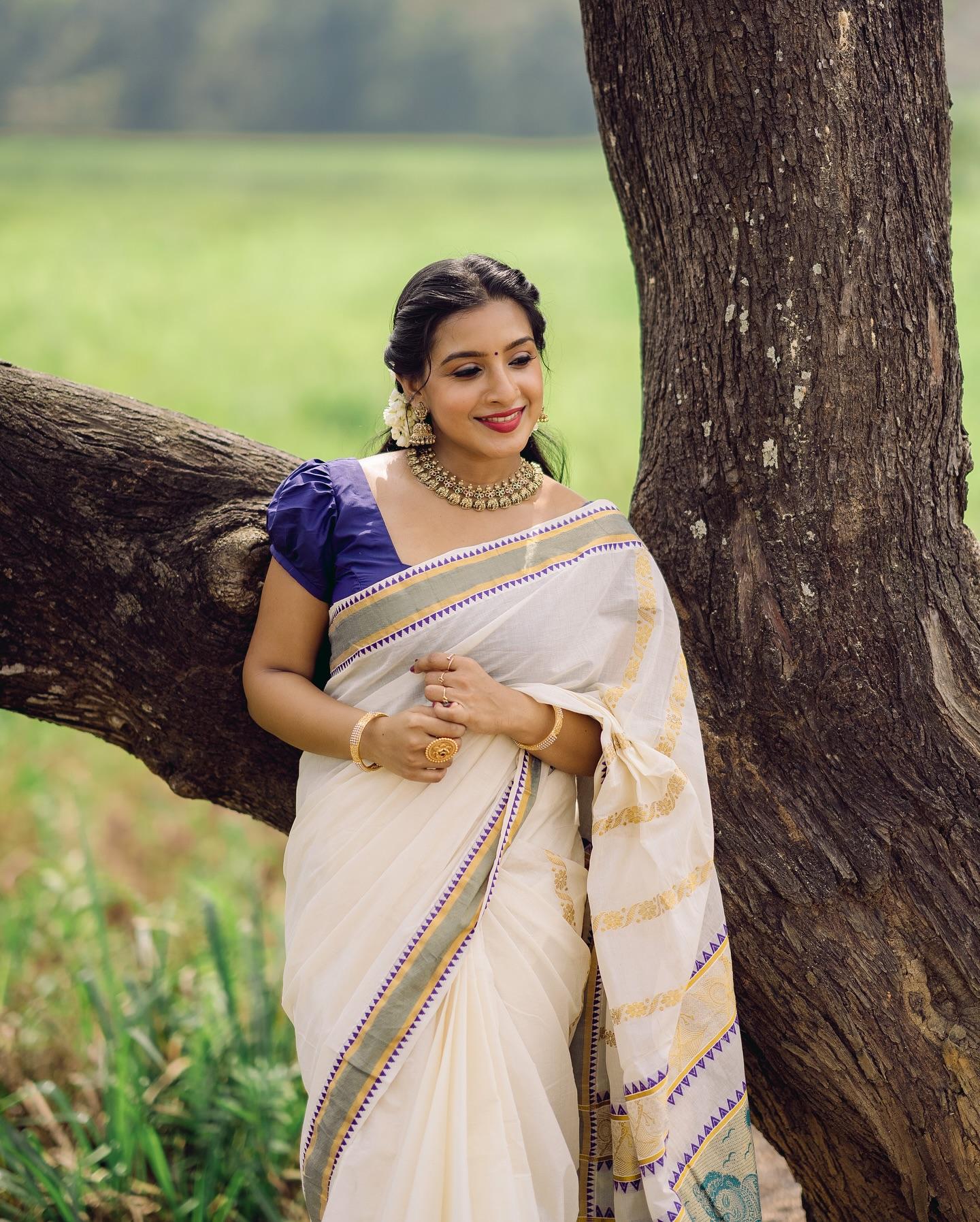 Glamorous and cute stills| Alphy Panjikaran exclusive hot navel photos