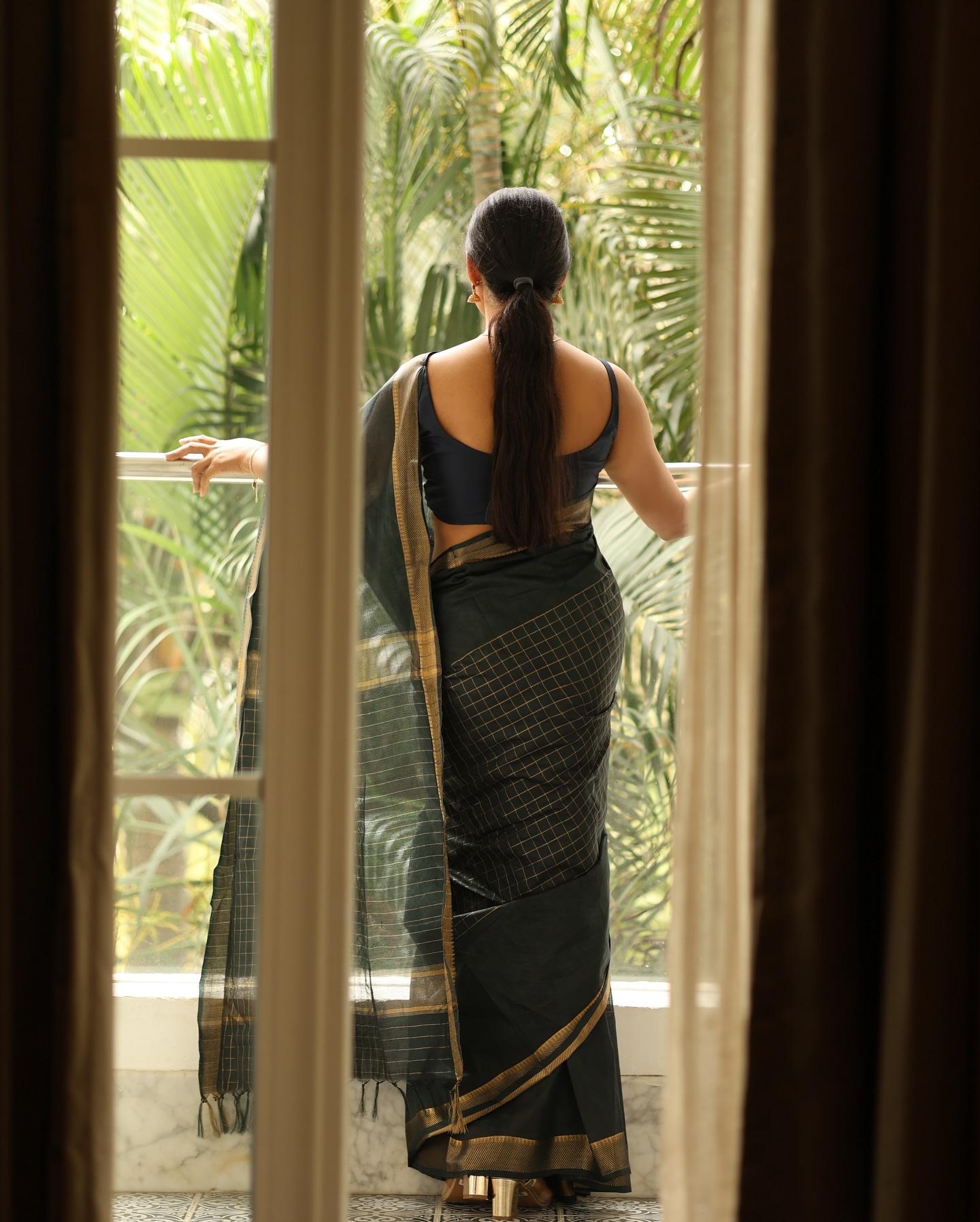 Beautiful and cute stills|Shruthi Reddy exclusive saree hot photos gallery
