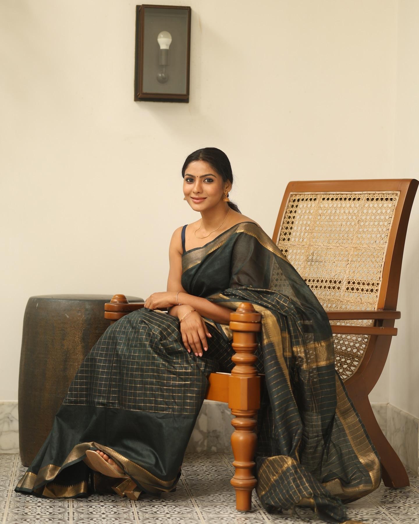 Exposing hot photos|Shruthi Reddy exclusive saree hot photos gallery