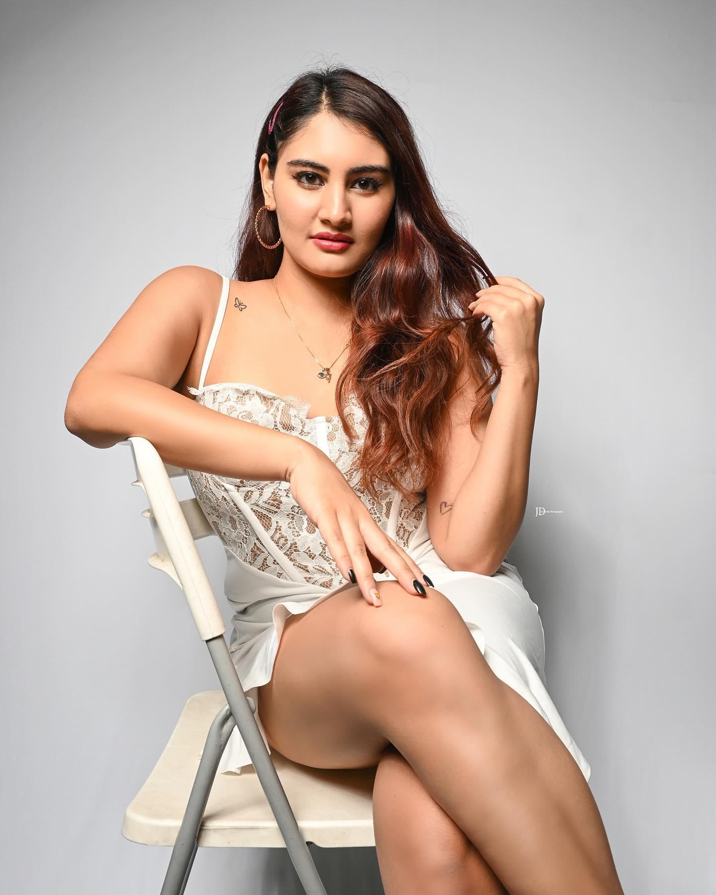 Beautiful photos| Vedika Bhandari looking very glamorous and cute stills